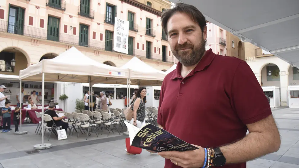 Ignacio Olmedilla en la Feria del Libro de Huesca.