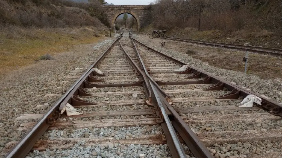 Estado actual de la línea de ferrocarril Huesca-Canfranc.