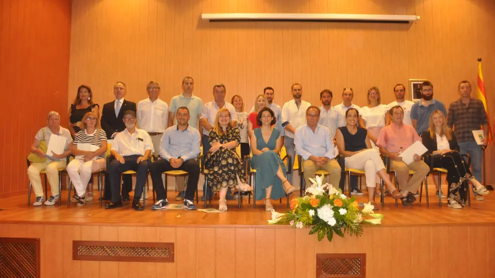Foto de familia de los 25 nuevos consejeros de la Jacetania.