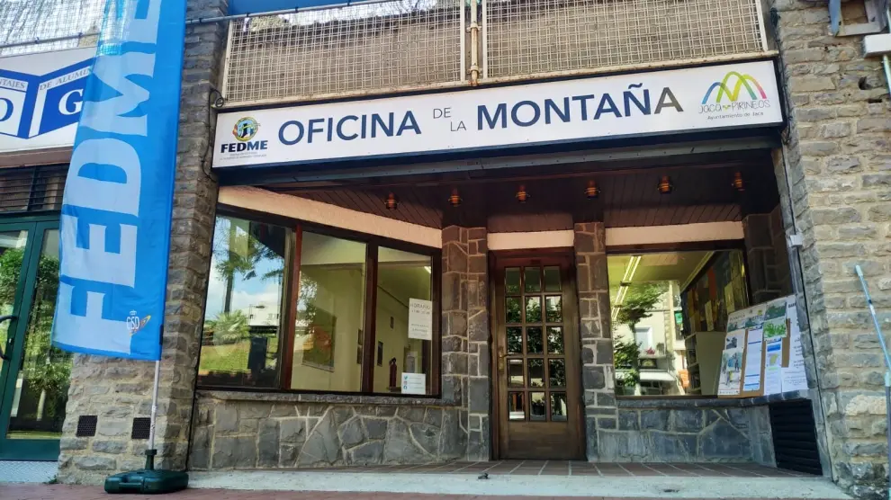 La entrada de la Oficina de la Montaña, situada en la plaza de Elche, número 2.