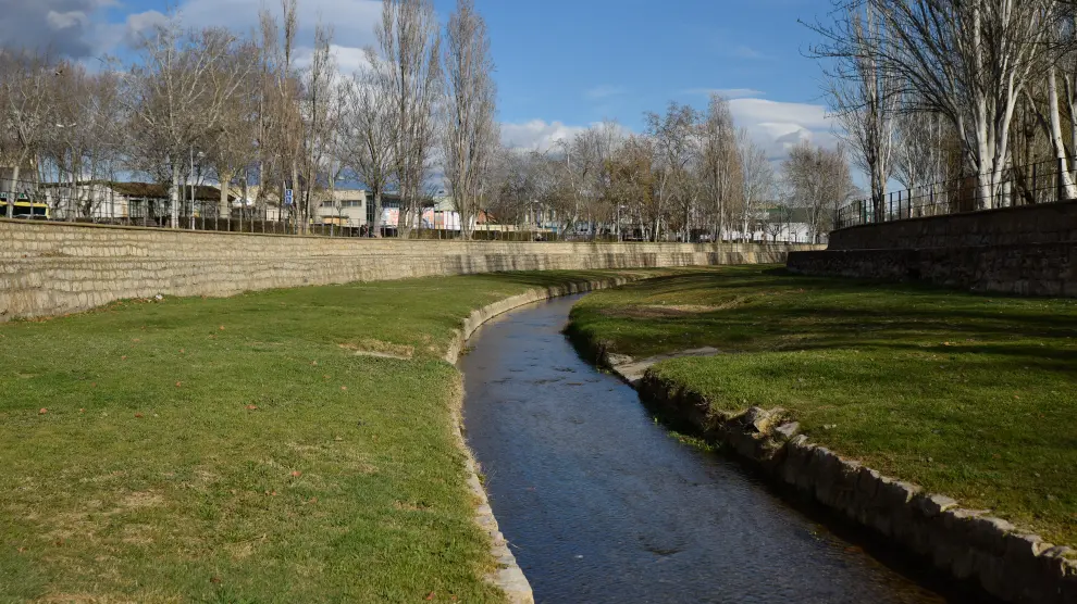 Foto de archivo del río Isuela a su paso por Huesca.