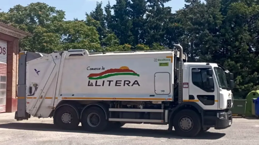 Camión de recogida de residuos de la Comarca de la Litera.