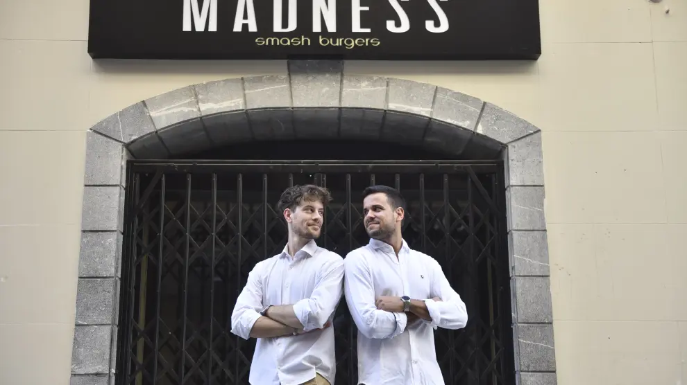 Miguel Ángel Maurín y Javier Alegre, propietarios de ‘Madness Smash Burgers’.