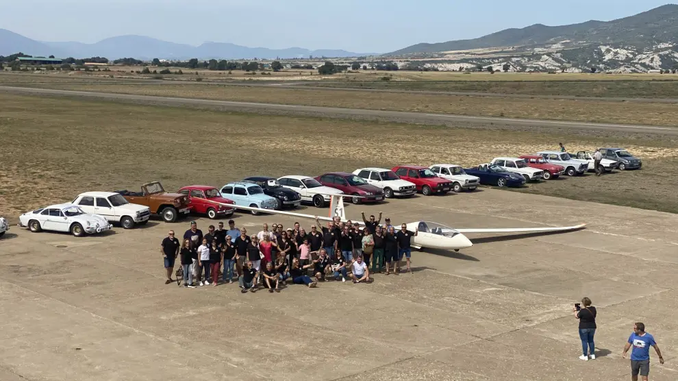 Miembros del aeródromo y el Jacetania’s Classic Cars han celebrado este domingo una actividad conjunta.