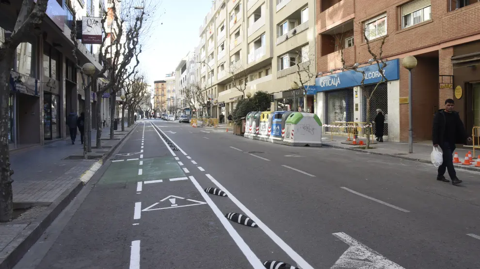 Fotografía del carril bici puesto en servicio hace unos meses en la calle Alcoraz.