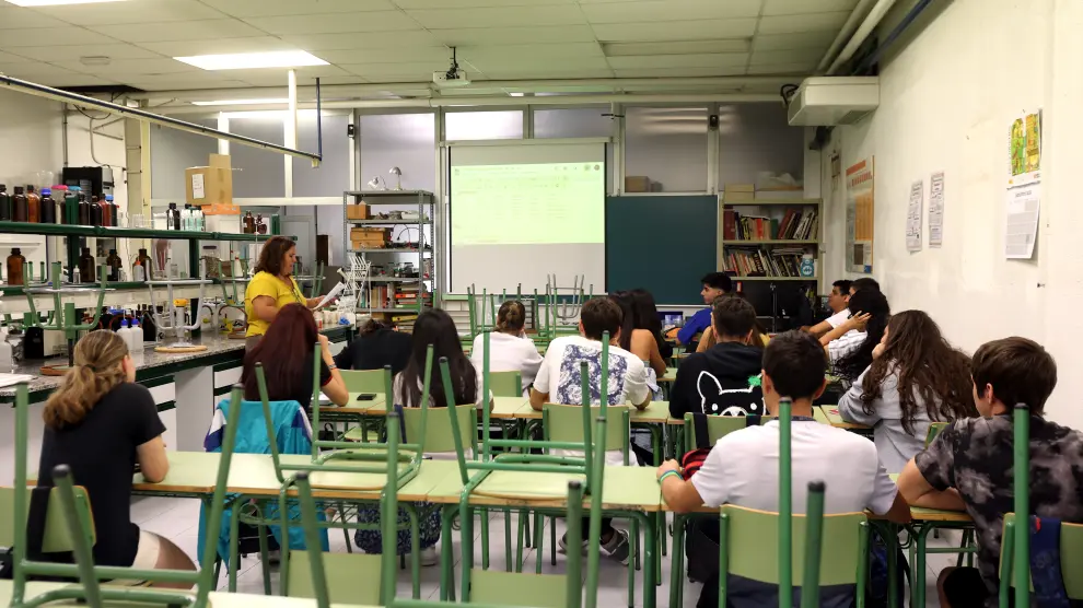 Foto del primer día de clases de FP en el IES Pirámide, donde un grado de Informática no tiene profesores de la materia.