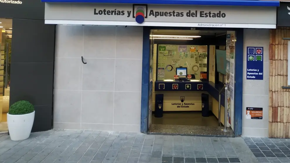 Imagen de la Administración de Lotería número 1 de Huesca que ha entregado el premio.