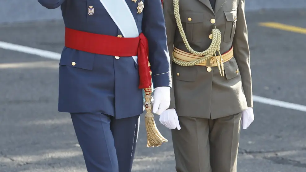 La princesa de Asturias, Leonor y el rey Felipe VI, en el desfile del Día de la Fiesta Nacional en Madrid.