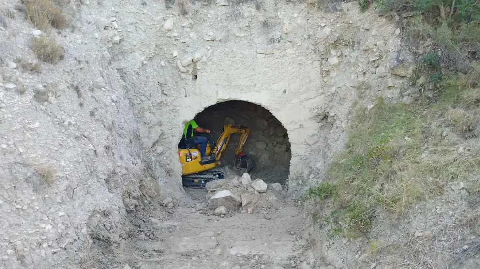 Trabajos en la boca norte del emplazamiento artillero.