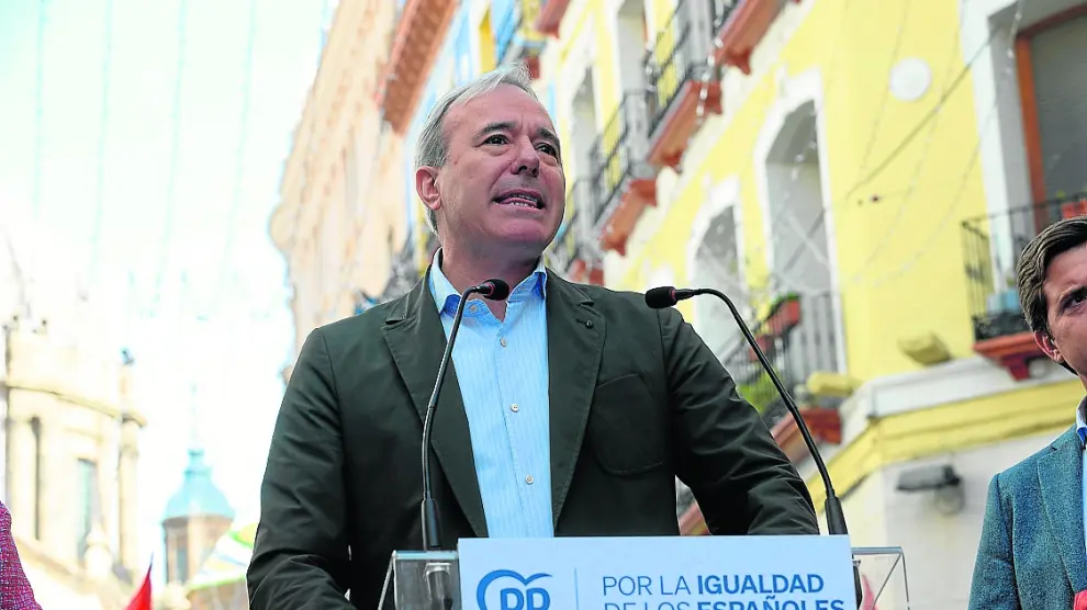 Jorge Azcón, durante su intervención en la manifestació del pasado domingo en Zaragoza.