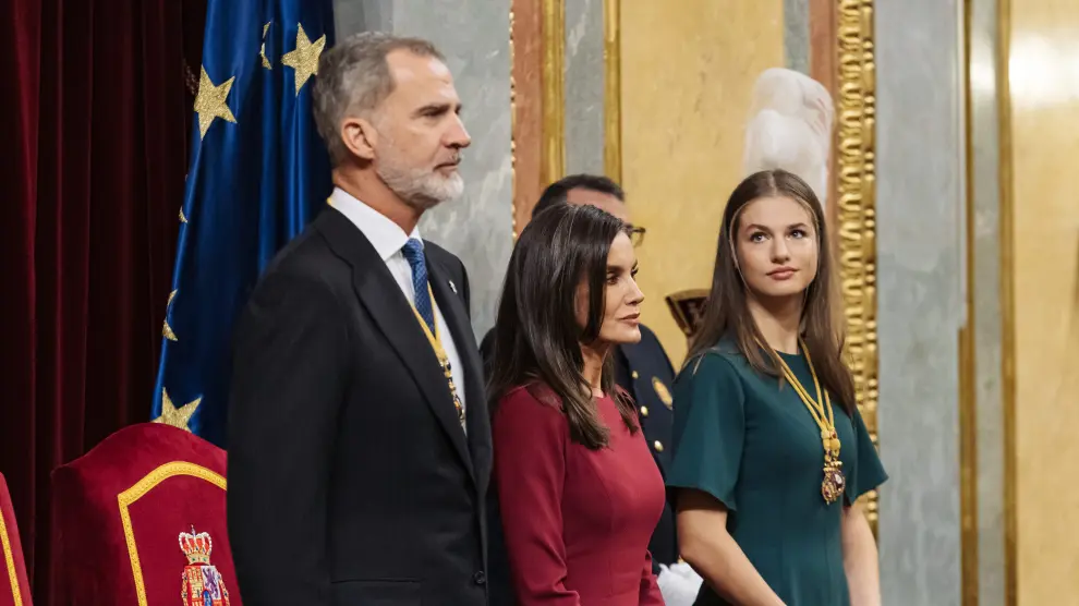 El Rey Felipe; la Reina Letizia y la princesa Leonor durante la Solemne Sesión de Apertura de las Cortes Generales de la XV Legislatura en el Congreso de los Diputados.