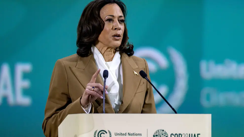 Harris durante su intervención en la cumbre climática de la COP28.
