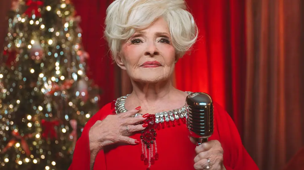 Brenda Lee acaba de lanzar un video para promocionar su villancico 'Rockin’ around the Christmas tree'.