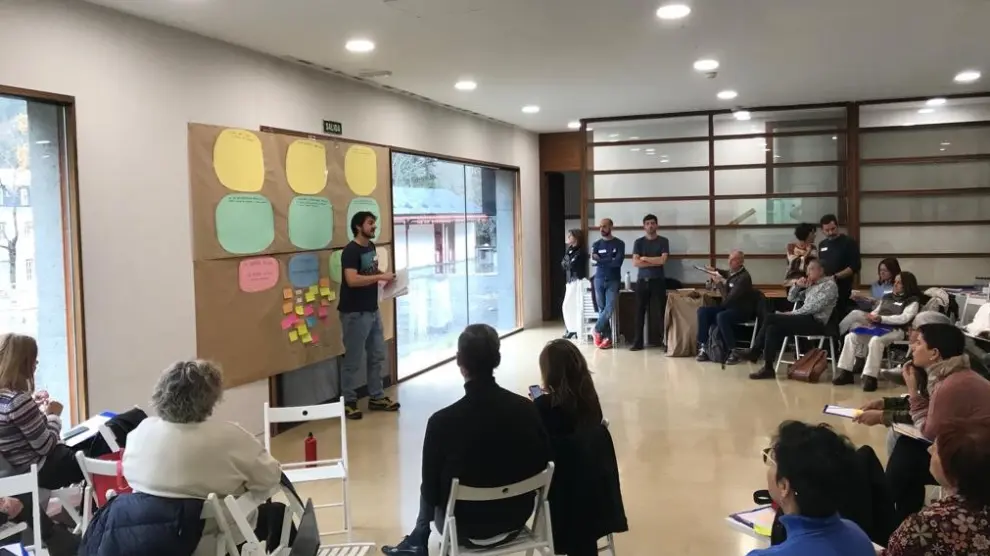 Una treintena de personas formaron parte del laboratorio participativo celebrado en el Balneario de Panticosa.