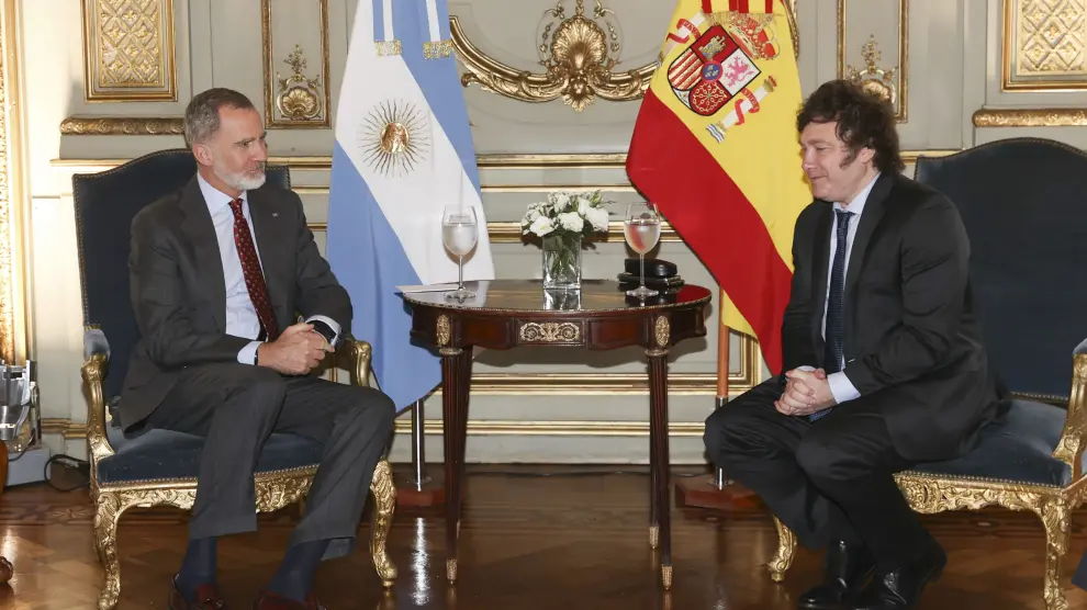 El Rey Felipe VI y el presidente de Argentina, Javier Milei, durante su encuentro.