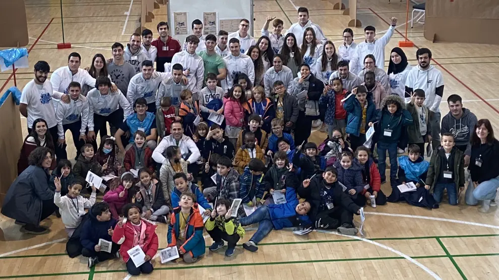 Imagen de la jornada organizada por el Campus de Huesca y el colegio público El Parque.