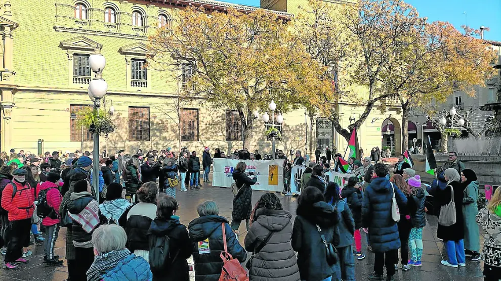 La manifestación acabó en la plaza Navarra, donde se leyó el manifiesto.
