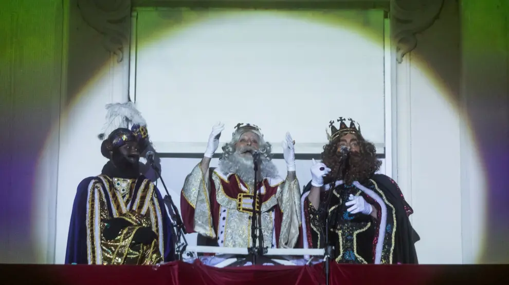 Los Reyes Magos de Oriente en el balcón del Casino el año pasado.
