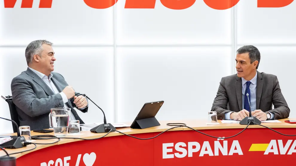 Pedro Sánchez y Santos Cerdán, durante la reunión del Comité Organizador de la Convención