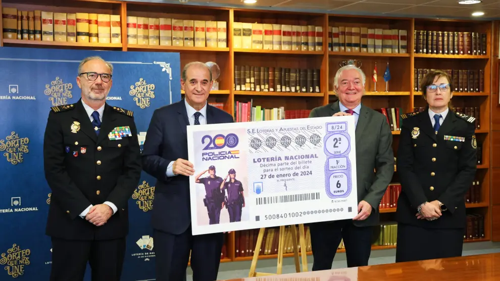 La Lotería Nacional dedica un décimo al Bicentenario de la Policía Nacional