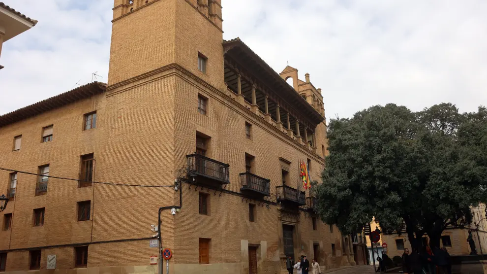 Fachada del Ayuntamiento de Huesca.