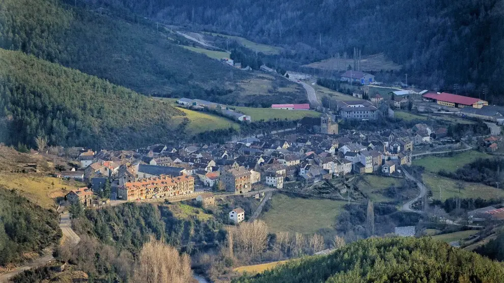 Vista general de Ansó, captada desde la parte alta del pueblo.