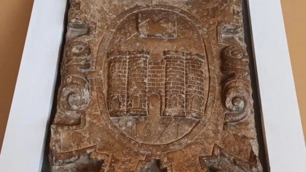 Este escudo fue símbolo de la ciudad de Huesca desde la Edad Media hasta el siglo XV. Este escudo fue símbolo de la ciudad de Huesca desde la Edad Media hasta el siglo XVI