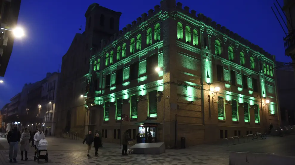 El edificio de la Comarca de la Hoya se ha iluminado en verde para conmemorar esta fecha.