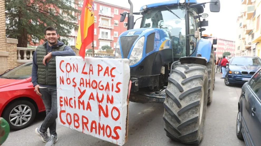 Saúl Barranco, un agricultor de San Lorenzo de Flumen en la tractorada de Huesca