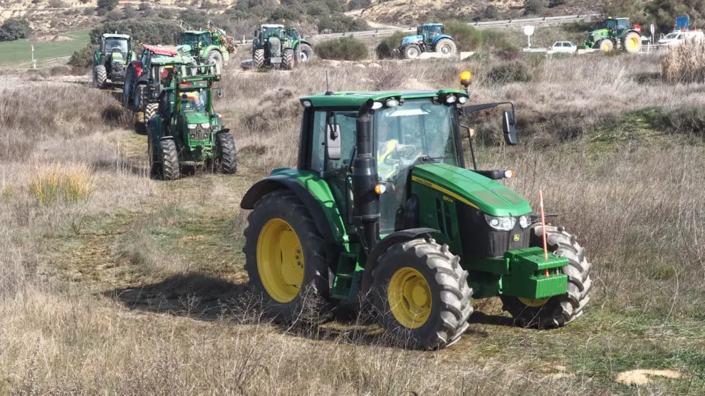 Los tractores buscan vías alternativas para entrar a Huesca