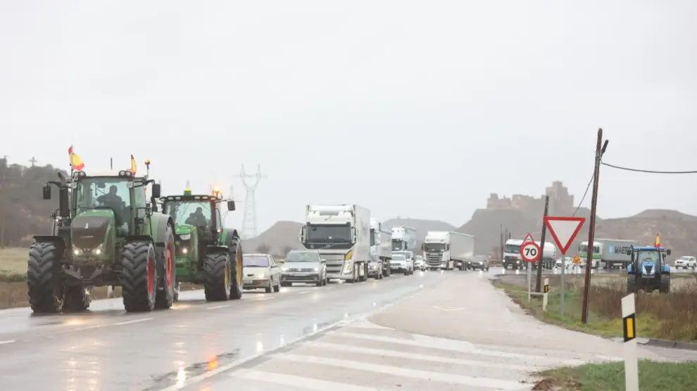 Marcha lenta de tractores en la zona de Estrecho Quinto de Huesca
