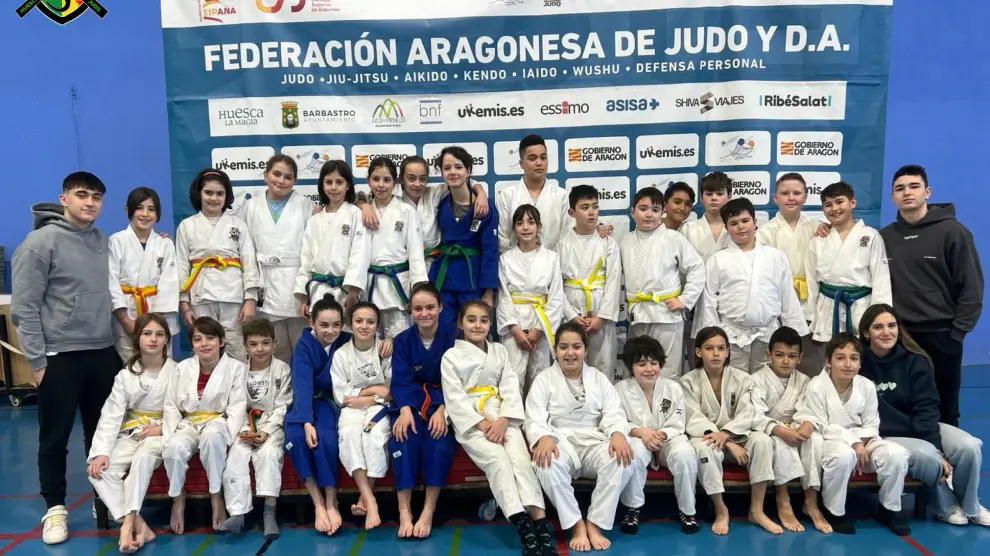 Benjamines y alevines del Club Judo Huesca en Binéfar