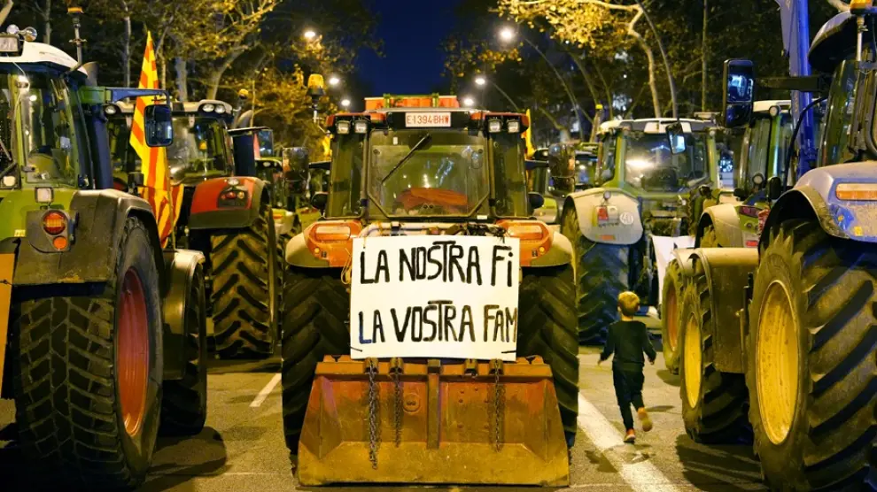 Centenares de tractores en el centro de Barcelona.