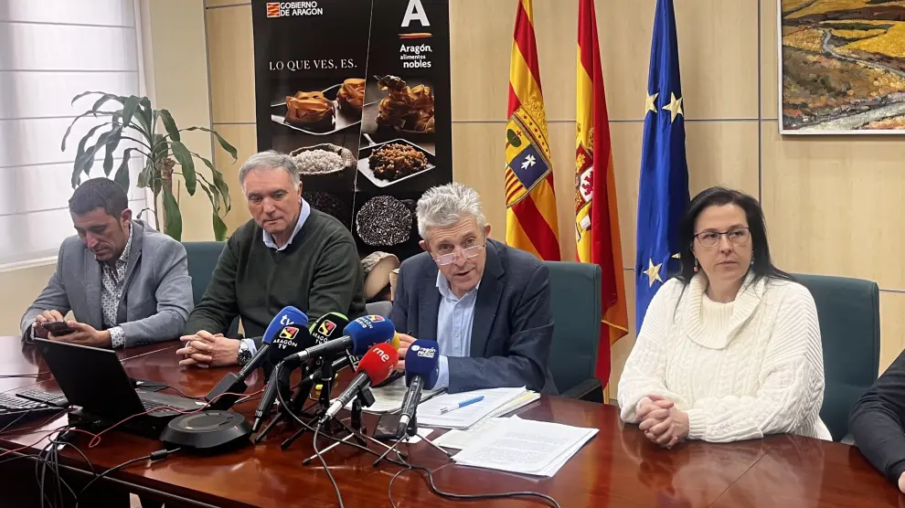 El consejero de Agricultura, Ganadería y Alimentación del Gobierno de Aragón, Ángel Samper, en rueda de prensa