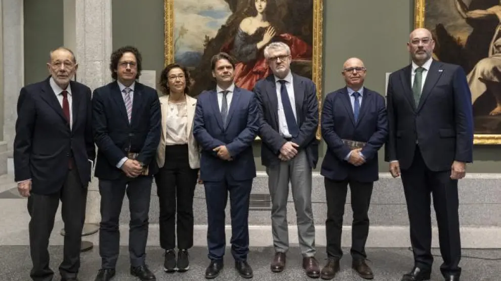 Fernando Sarría, director del Museo de Huesca (segundo por la derecha), ayer en la presentación del programa en el Prado.