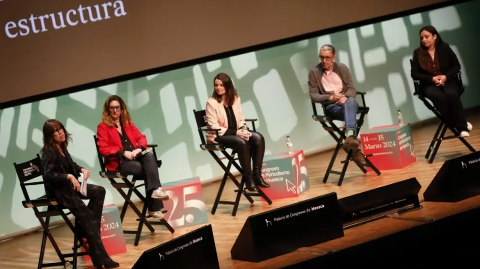 María Moya, Ana Ormaechea, Carmen Torrijos, Raúl Rivero y Clara González abordan el uso de la IA.