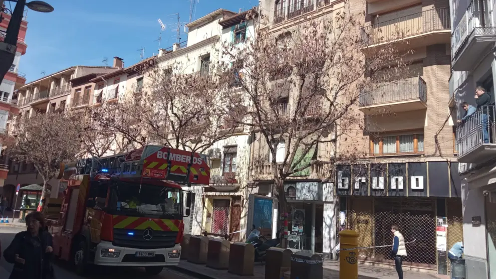 Imagen de la intervención de los bomberos en la calle San Ramón.