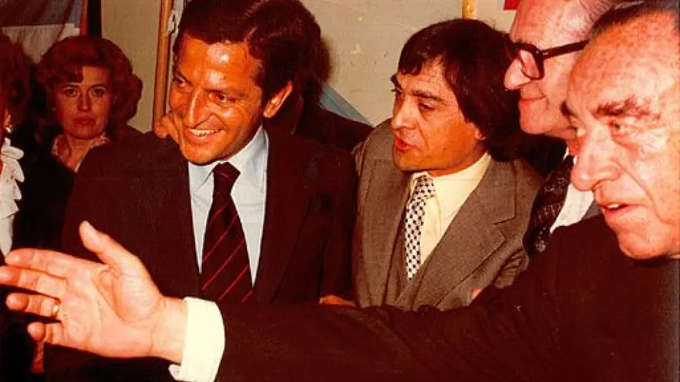 Adolfo Suárez, en una foto de archivo, junto a Santiago Carrillo, entre otros.
