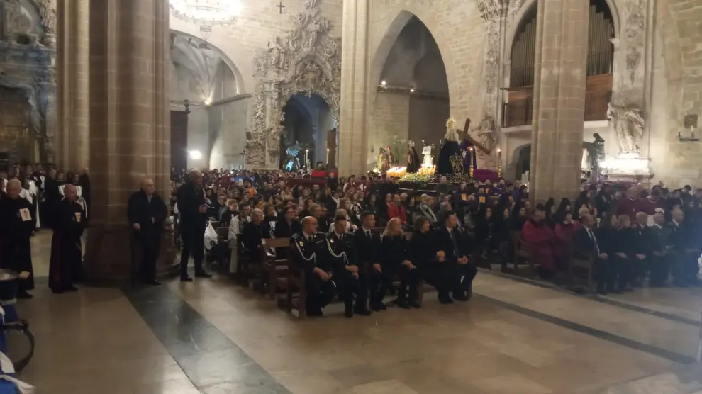 Acto con autoridades en la Catedral de Barbastro tras la suspensión del Santo Entierro