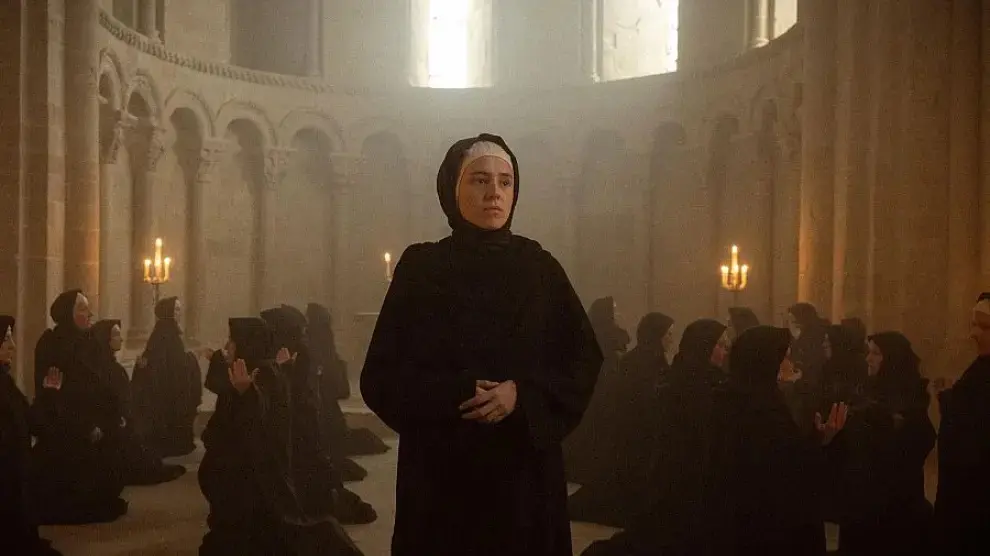 Daniela Brown, en una de las escenas rodadas en la iglesia del Castillo de Loarre.