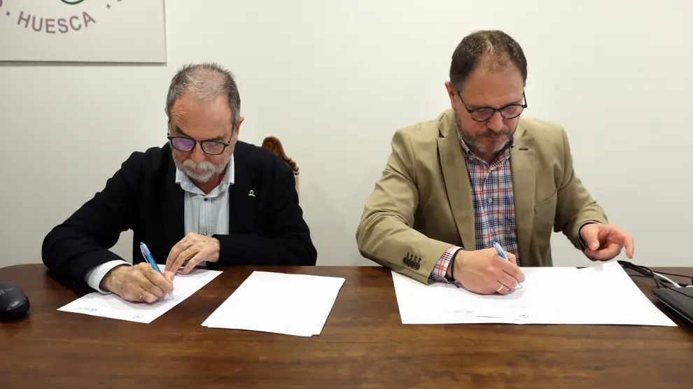 José Manuel Ramón y Cajal y Ángel Más han firmado este viernes un convenio de colaboración.