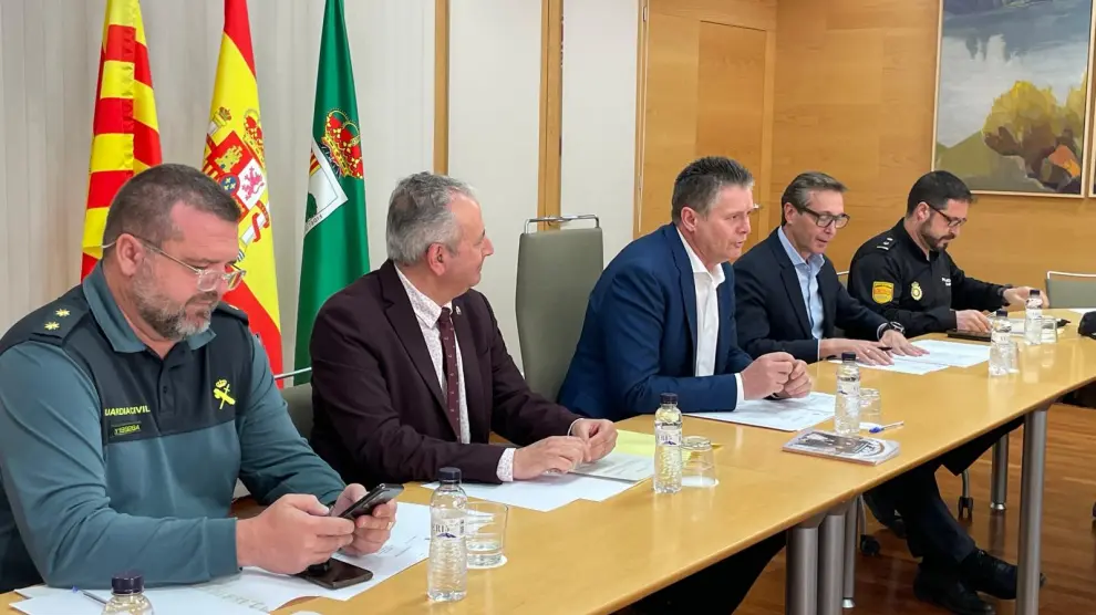 Esta sesión ha sido presidida por el alcalde de Fraga, Ignacio Gramún, y el subdelegado del Gobierno en Huesca, Carlos Campo.
