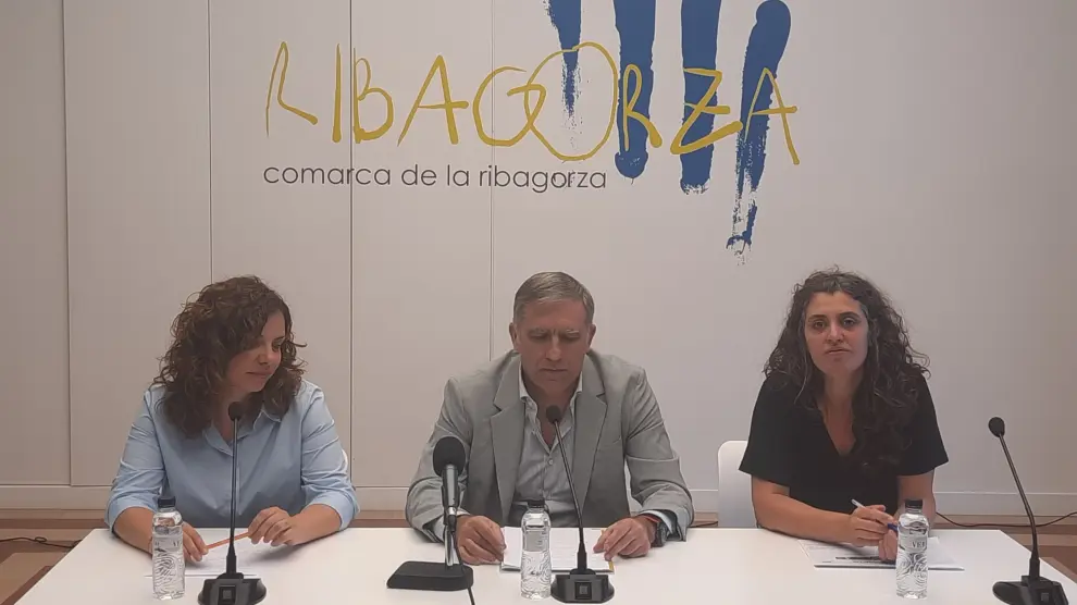 Perdón, en el pie de izda a dcha: Silvia Girón, Ramón Solana y Montse Casañas.