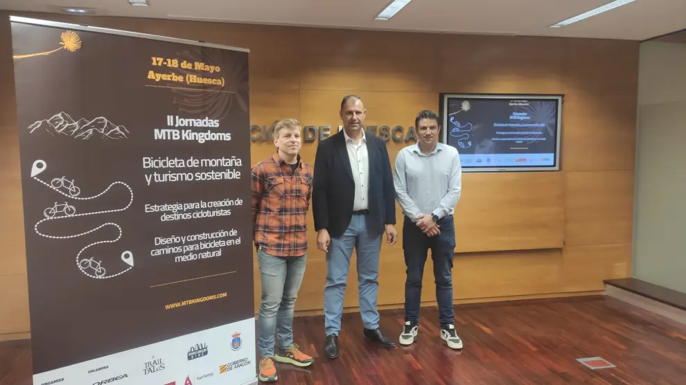 Javier Gracia, Sergio Serra y Antonio Biescas en la presentación de las jornadas.