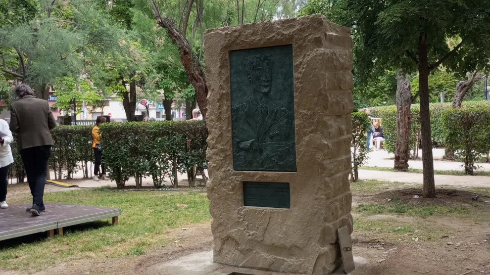 Imagen de la obra en recuerdo de George Orwell inaugurada este domingo en el Parque Miguel Servet de Huesca.
