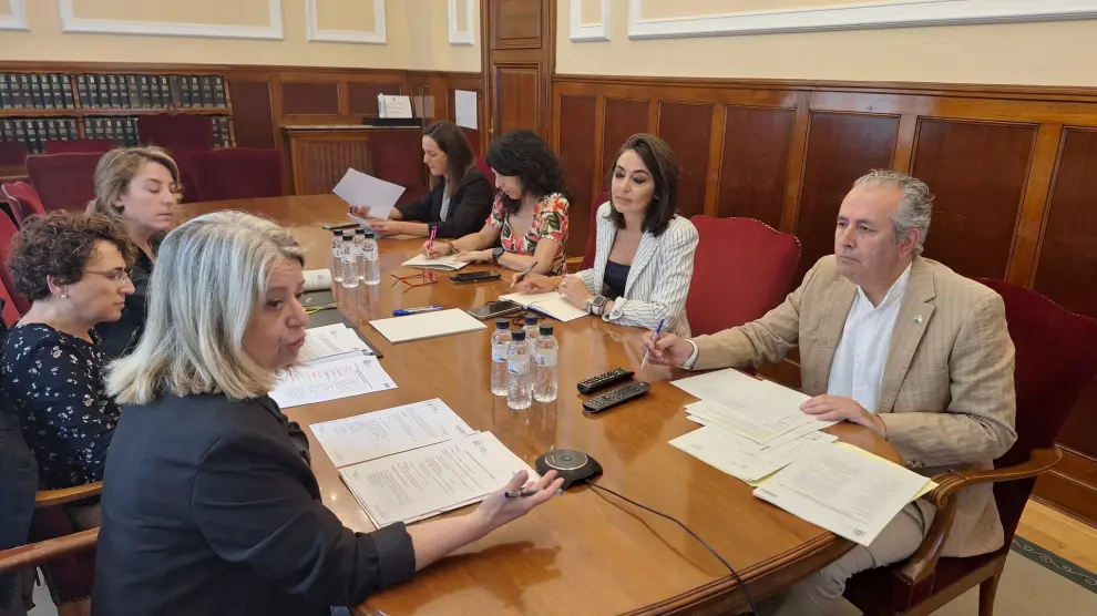 Este martes ha tenido lugar la reunión de la Comisión Provincial de Seguimiento del Plan Especial de Empleo en la Subdelegación del Gobierno en Huesca.