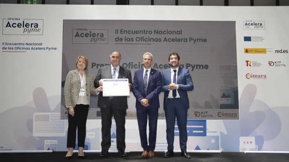 Entrega del premio que reconoce a la Mejor Oficina Acelera Pyme de España a Ceoe Cepyme Huesca.