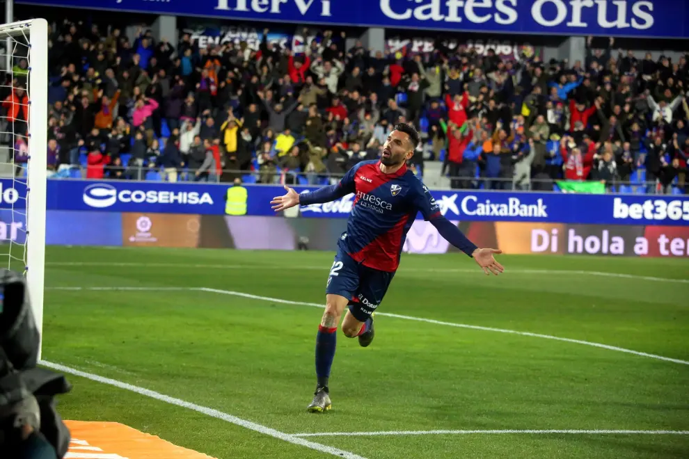 Gran victoria del Huesca ante el Valladolid (4-0)