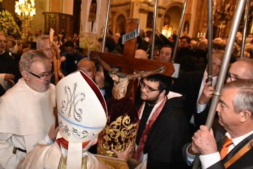 La Cofradía del Santo Cristo y San Vicente Ferrer de Graus procesiona en Valencia