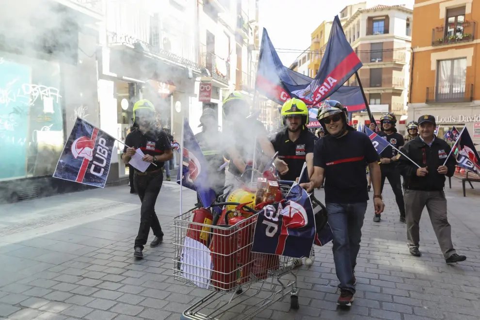 Manifestación de bomberos en Huesca